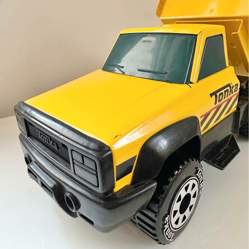 2012 Hasbro Tonka Dump Truck - Picture 5 of 8
